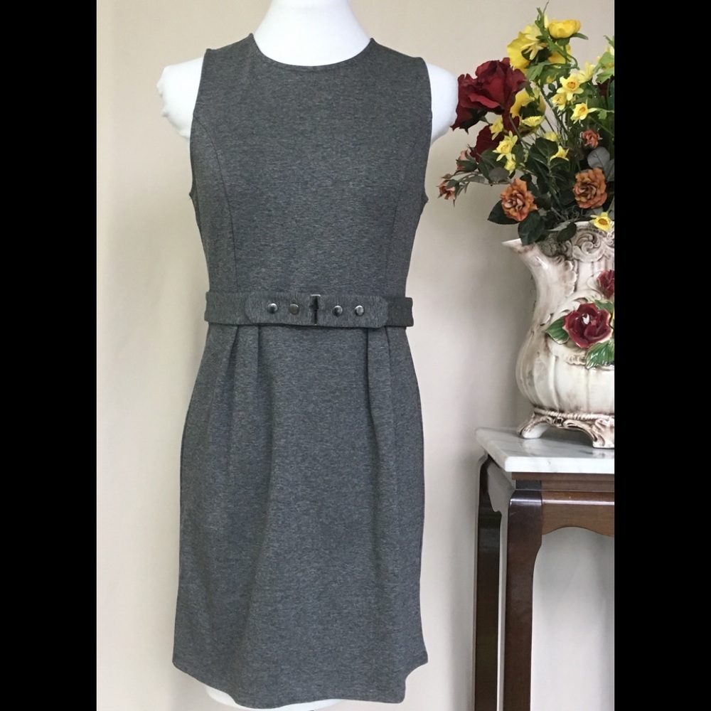 Monteau Dress w/Keyhole Closure Size M-NWOT